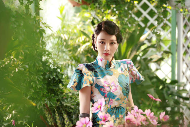 原创柳岩惊艳了,明艳娇俏,气质越来越优雅!