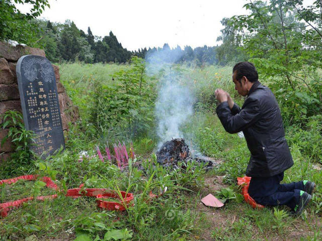 真实上坟图片图片