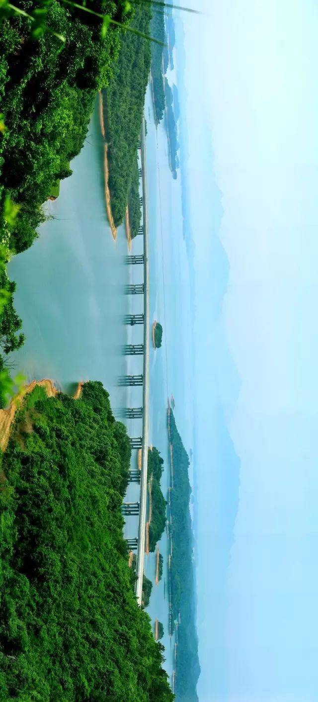 (摄影/m二瞳) 永武高速公路穿越庐山西海风景区,是江西第一条旅游高速