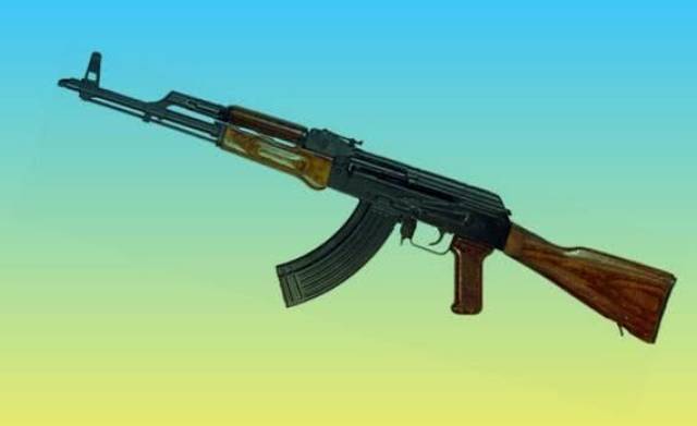 并且,ak47-b的弹道在我看来,比ak47-a,ak47的三连点更顺畅一些.