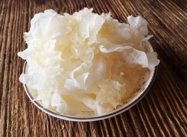 太长,每次在煮之前,都要花几个小时,甚至是一天的时间来将银耳泡发,要