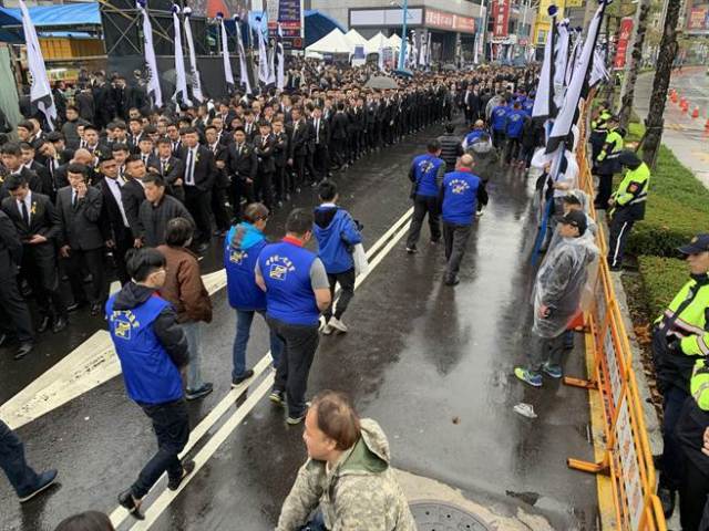 天道盟前盟主蕭澤宏公祭,來自全國各地5000多名幫派弟兄前來致意.