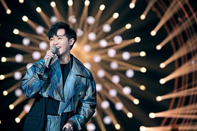3月22日播出的《歌手》2019第十一期节目中,歌手吴青峰带来一首与前十
