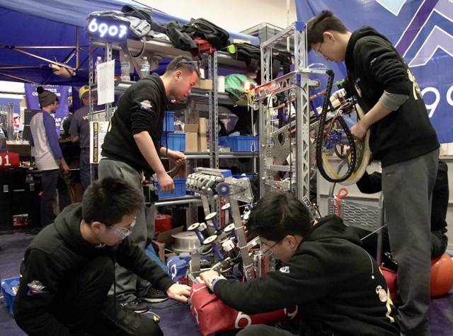 逆袭!上海中学生获国际青少年机器人赛事frc分赛区冠军