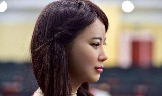 中国第一台美女机器人佳佳:颜值高五官逼真!三千万光棍的福音?
