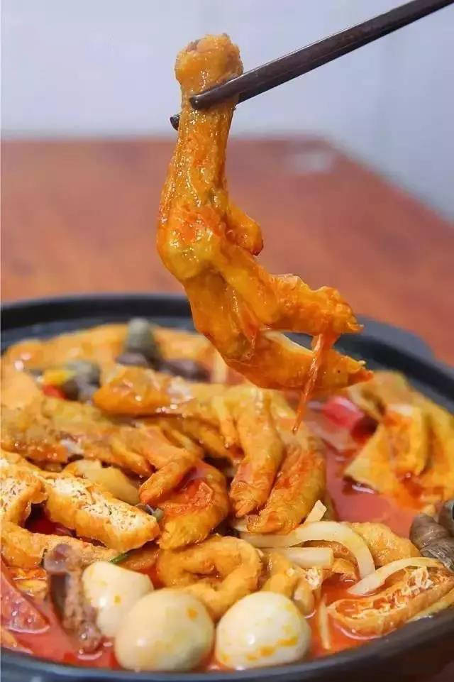 广西十大经典菜之二田螺鸭脚煲