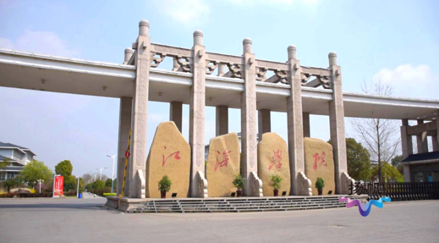 与扬州江海学院紫色花海来一场春之约!_手机搜狐网