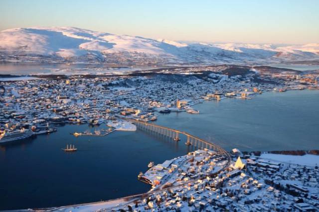 跨越北极之门,追逐绚彩极光.极地的城市原来是这样的