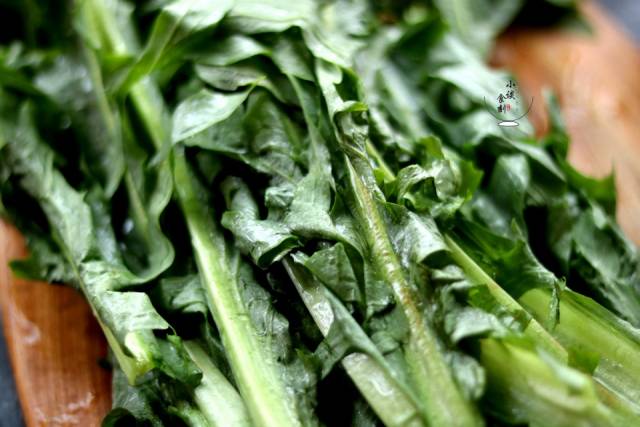 这个菜杀菌防贫血,1块钱一斤又便宜,三月常吃它,睡眠好更精神