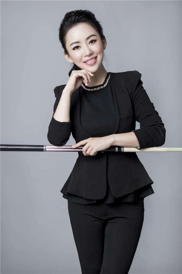 九球天后,台球美女潘晓婷再获殊荣!37岁拥有10亿资产,至今单身
