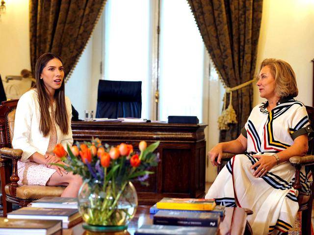 为了推翻马杜罗瓜伊多派出了自己的90后美貌小娇妻