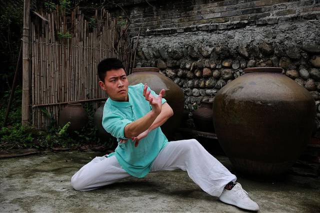 相信不少人对四川峨眉山的印象多是来源于电视上所播的武侠剧得知的