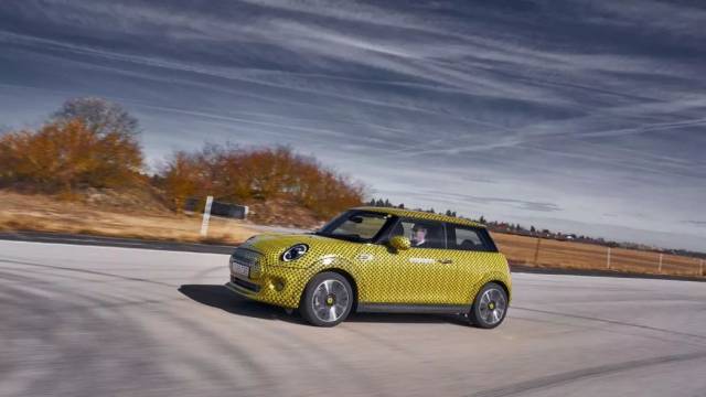 確認過眼神,寶馬mini cooper se是女生夢寐以求的車