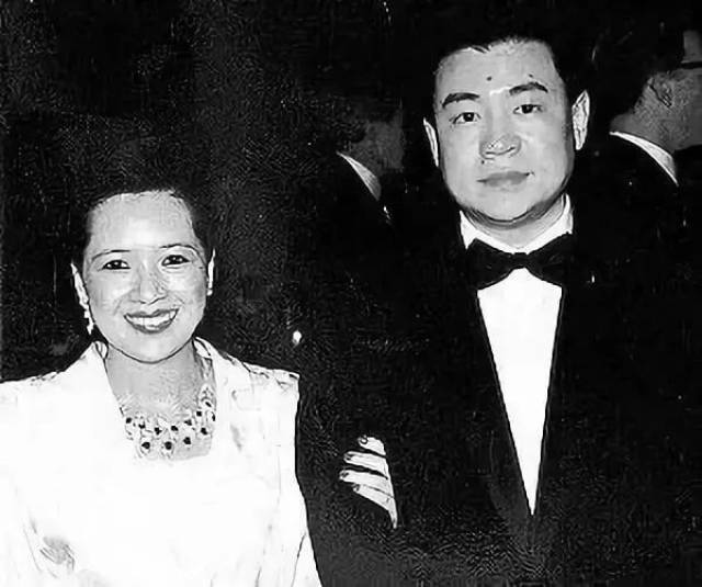 刘銮雄和发妻宝咏琴