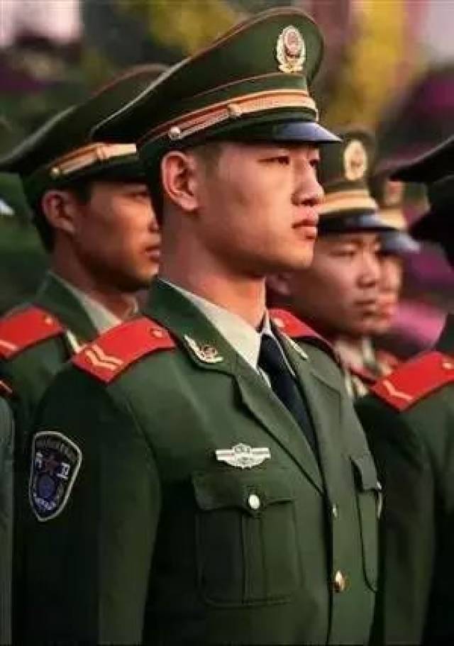 中国武警的衣服图片
