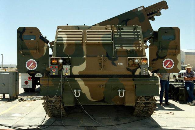 美军武器:m270多管火箭炮系统