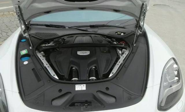 160万元的保时捷帕拉梅拉4s到底贵在哪里?引擎盖下见"端倪"