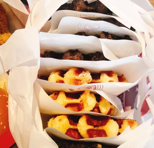 pic by @微博竹欣纪    肯德基 x 愤怒的华夫饼 所有门店 12.5元/个