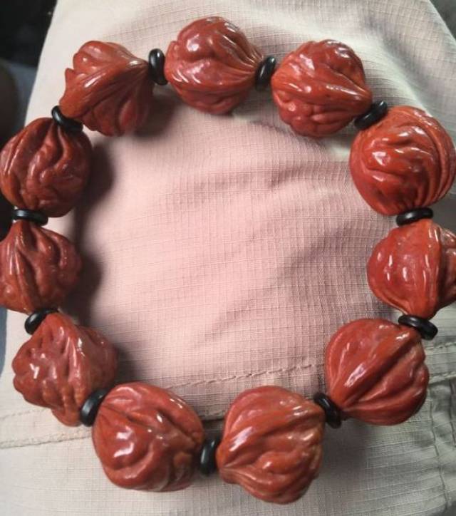 龙纹桃核,包浆玉化后,美不胜收!