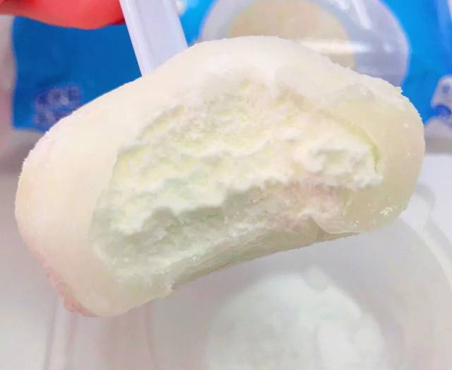 雪糍最好的入口时间,是当里面冰淇淋稍微融化一点,否则有点硬,奶味不