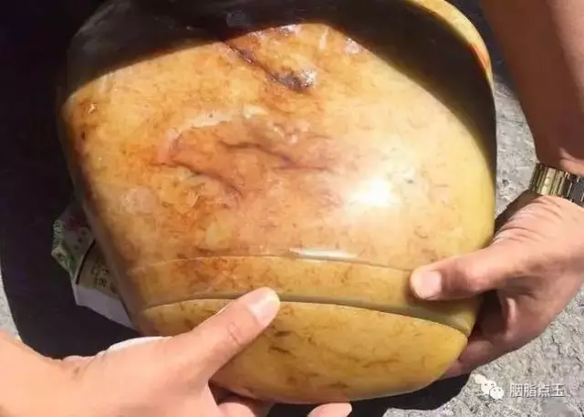 20公斤和田玉籽料赌石开料,20只手镯这是大涨,还是大跌?