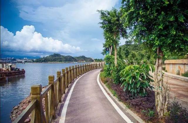 1 2 day1:广州—大亚湾 于指定地点集合上车,车程约3.