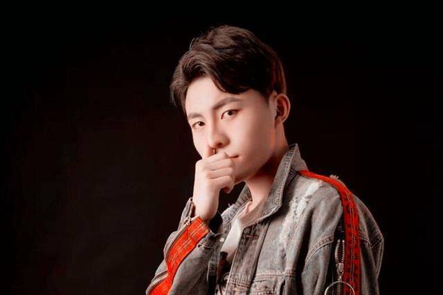 主播心态冲王者101星成功!连播37小时的成果,人气破九百万记录