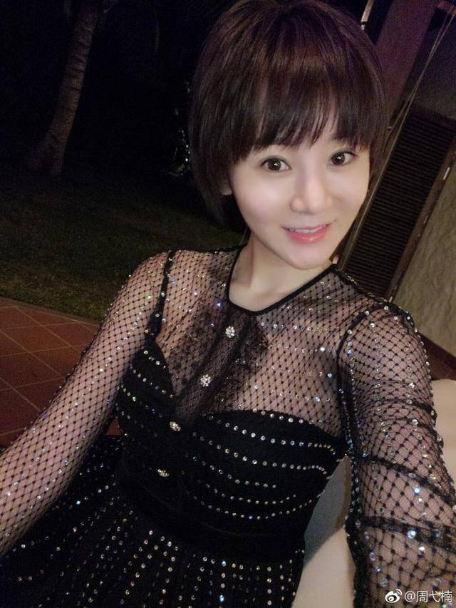 《乡爱》"小李秘书"微博晒美照,与儿子一起游玩童心未泯!_手机搜狐网