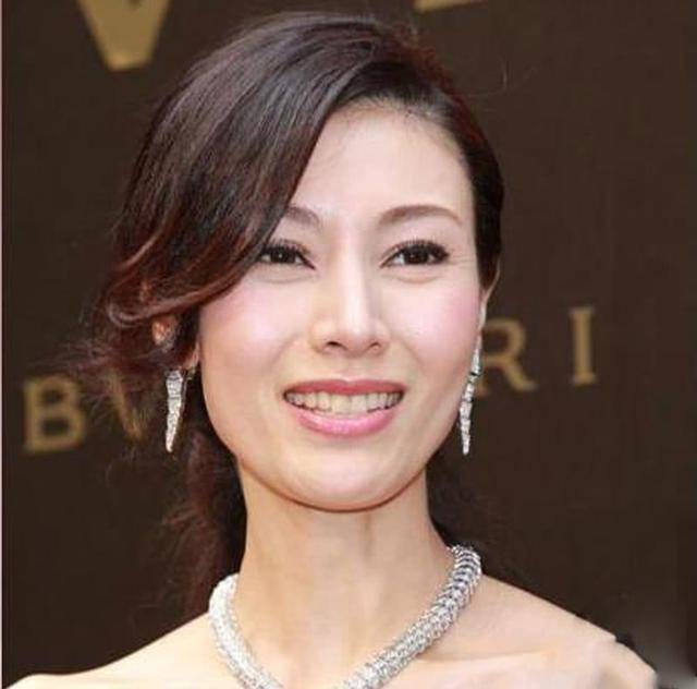 這女星比李嘉欣還耐看,今50歲自然老去的臉,仍令人心動