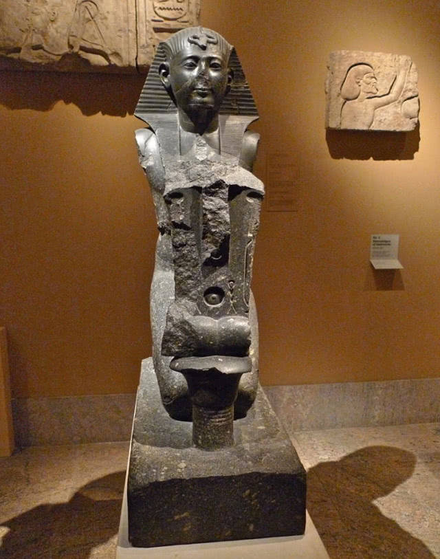古埃及人体雕塑图片