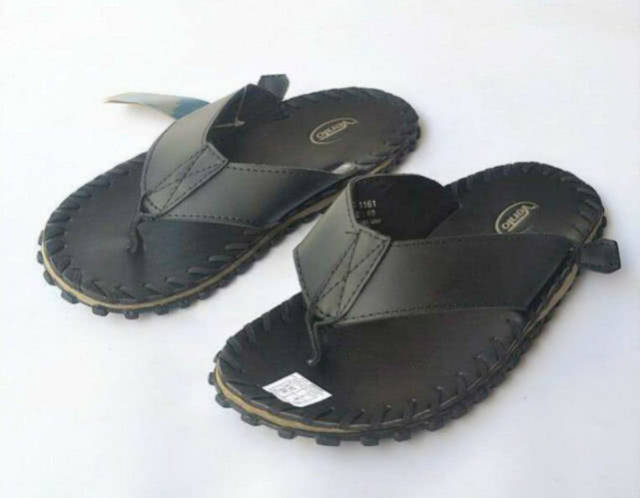 用轮胎制作而成的拖鞋在非洲大受欢迎几块钱一双卖到手软