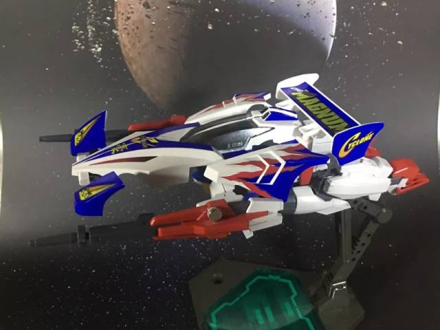 巧了,原来星马豪的车子也叫马格南,它与高达的age2 马格南还能合体?