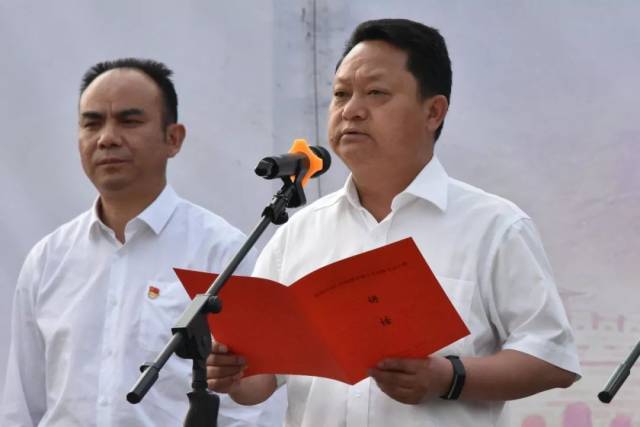 会上,县委书记张益伟同志作重要讲话,号召全县广大干部群众,提高政治