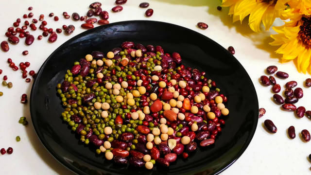 不管绿豆还是红豆,别直接下锅煮,多加这1步,10分钟煮开花!