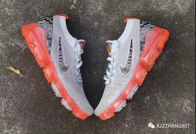 Nike 全员登月球？Air VaporMax 3.0 “Moon La_手机搜狐网