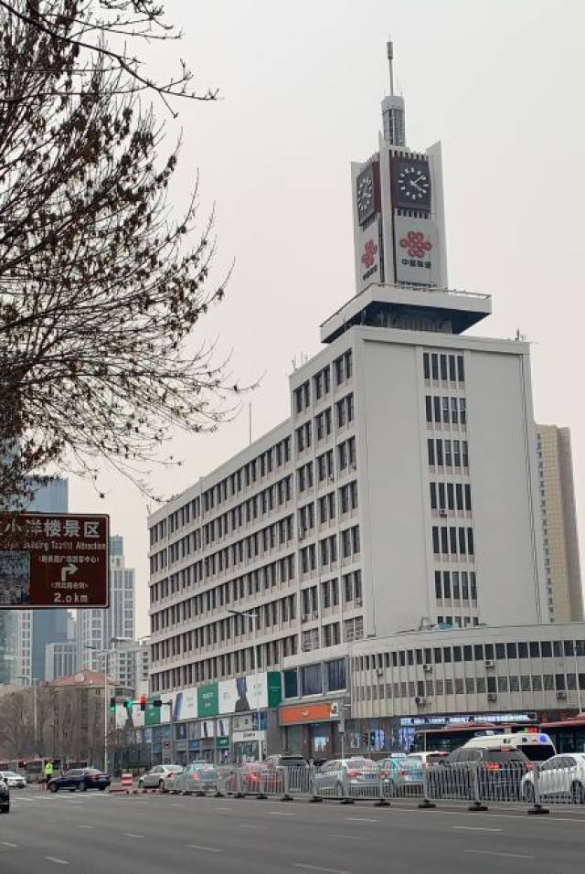 今天中心花园环形路上的天津邮政局大楼,就是当年电报总局的所在地