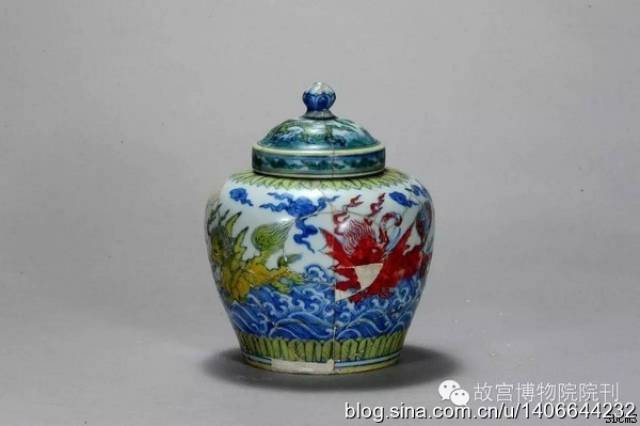 《从考古资料谈明成化斗彩瓷器的彩绘工艺》