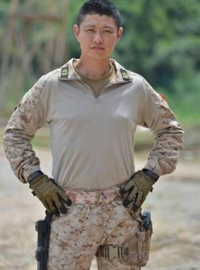 还记得那个特种兵李二牛吗脱下军装穿上西装后妥妥的男神