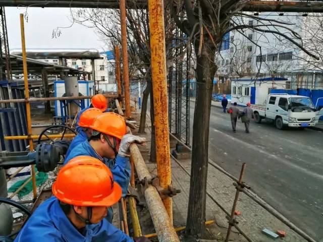 打响烷基化蒸汽管线吹扫打靶攻坚战