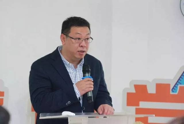 漕河泾街道办事处主任陈振勇致辞在日益多元化的社区治理进程中,专业