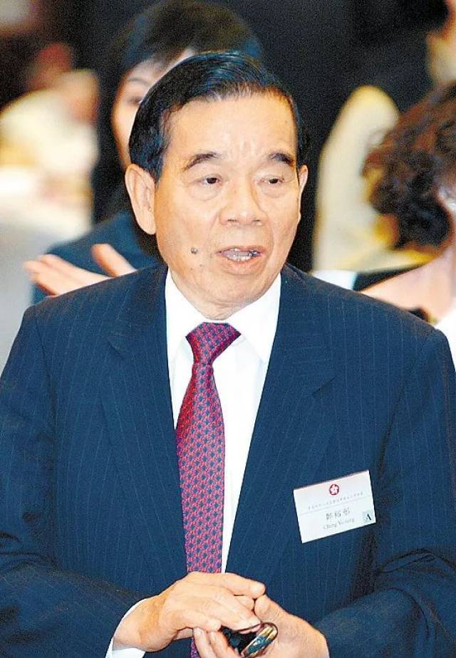 豪门秘史 | 长子被传代孕,次子努力生男孩…91岁四叔交棒,回看香港