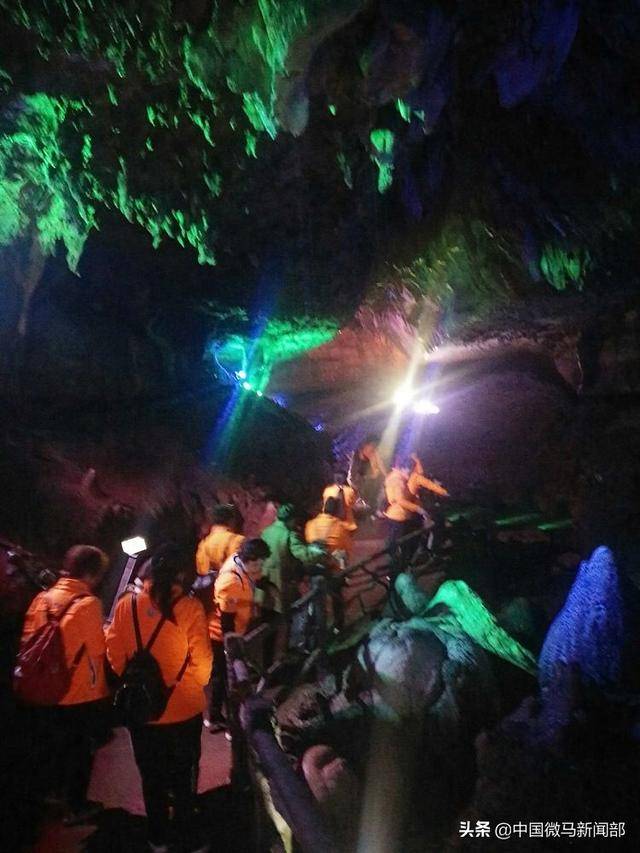 怪石林~位于红岩洞山顶,占地面积400余亩,石林之中奇花异草,古藤老树