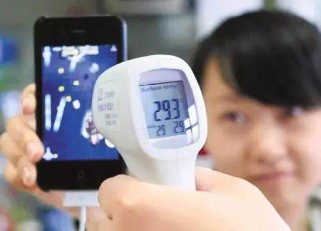 阳光暴晒,高温闷烧这些对于手机来说都存在着显著的危害,是手机爆炸的