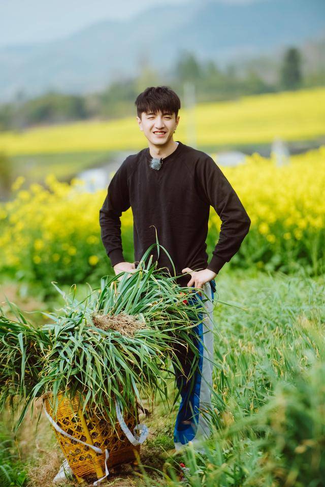 原创金瀚《哈哈农夫》彰显暖心逗趣,与赵丽颖"虔诚夫妇 "再度来袭