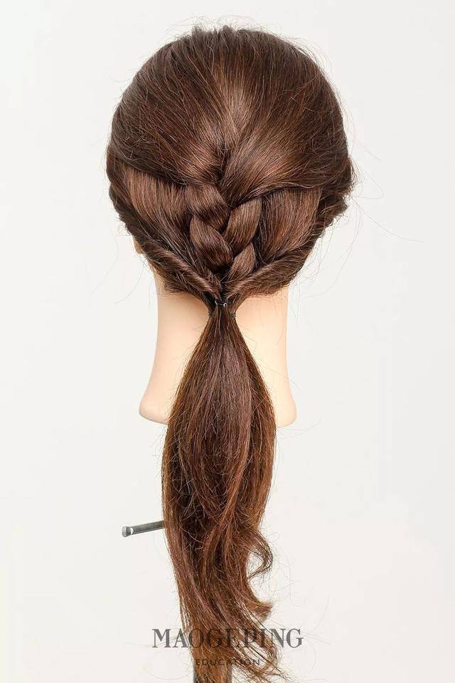 3股麻花辫最后扎成低马尾图解,美美哒!