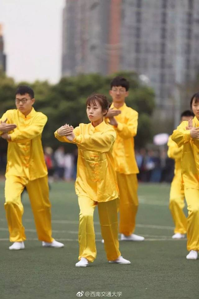包含年轻人学习太极拳的词条 包罗
年轻人学习太极拳的词条（包包讲太极拳） 太极拳