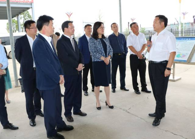 4月1日,黄冈市委常委,蕲春县委书记赵少莲一行前来肇庆考察洽谈项目