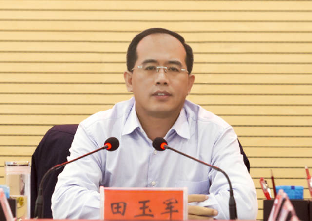 万山召开扫黑除恶专项斗争专题会_手机搜狐网