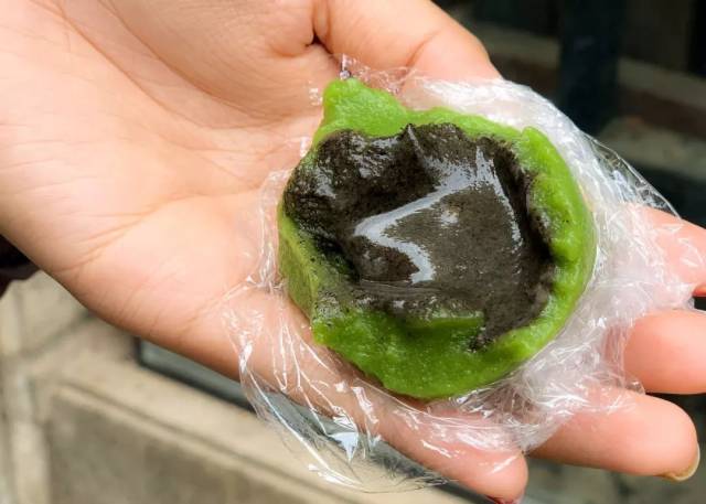 芝麻青团浓香诱人,一不留神就吃出"爆浆"的feel
