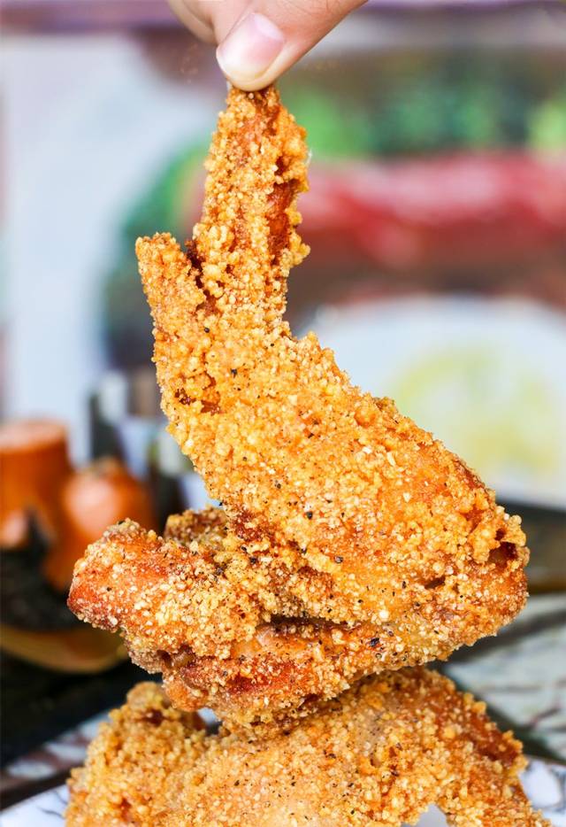 实验中学旁的『香港冰室』,每天只摆4张桌子,吃到全靠人品!